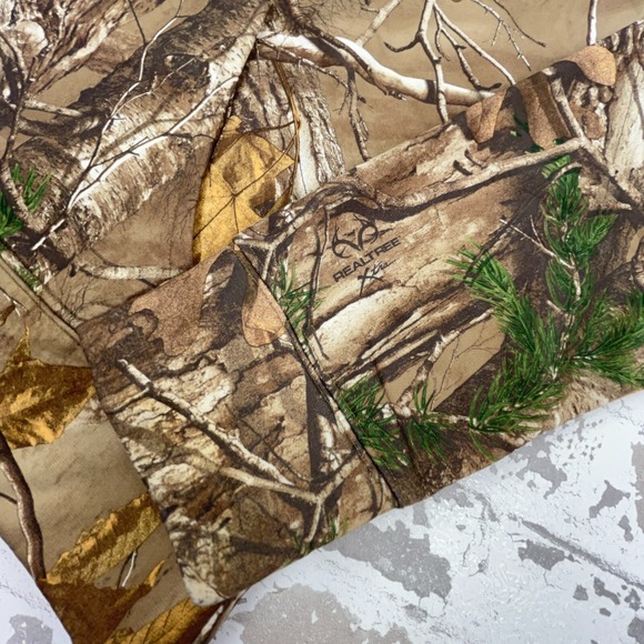 Under Armor Hoodie Women Medium Camo Pink Sweatshirt Sweater Semi Fit Real Tree - Picture 3 of 9